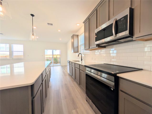 206 Kislingbury LN, Kyle, TX 78640