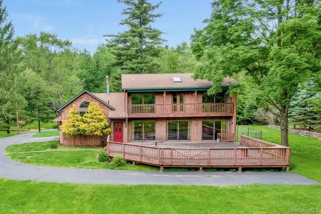 8 Kingwood Park, Poughkeepsie, NY 12601