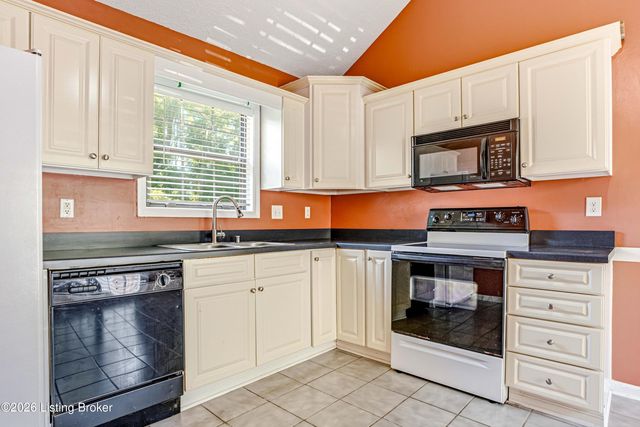 11508 Carriage Rest Ct, Louisville, KY 40243