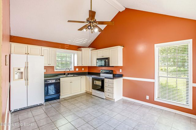 11508 Carriage Rest Ct, Louisville, KY 40243