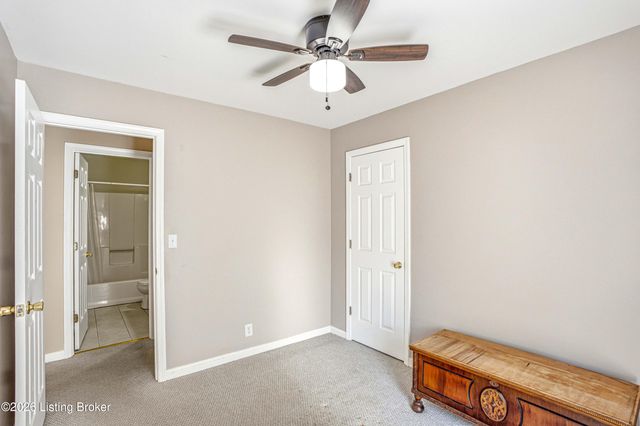 11508 Carriage Rest Ct, Louisville, KY 40243
