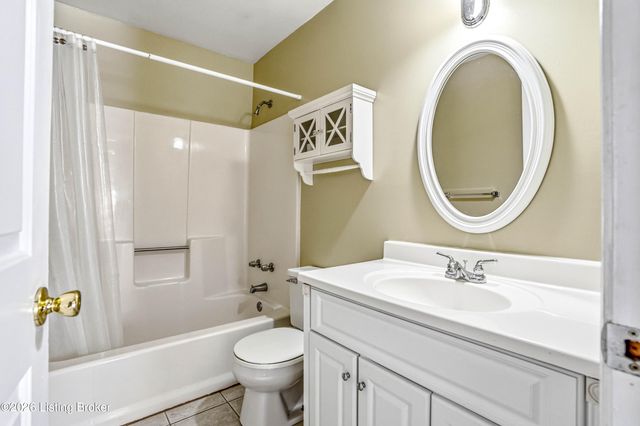 11508 Carriage Rest Ct, Louisville, KY 40243