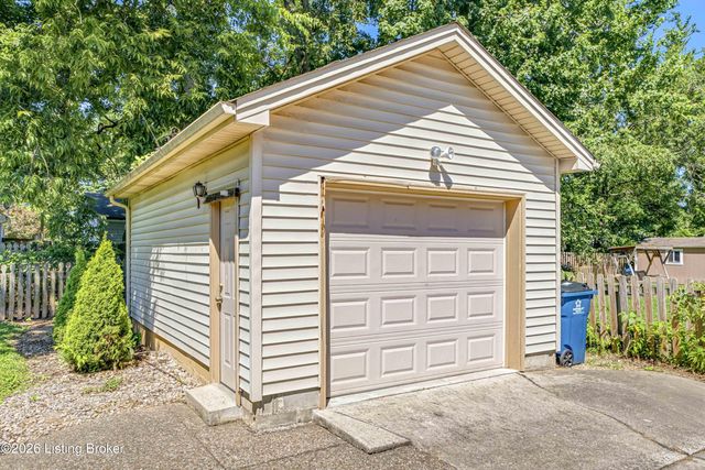 11508 Carriage Rest Ct, Louisville, KY 40243