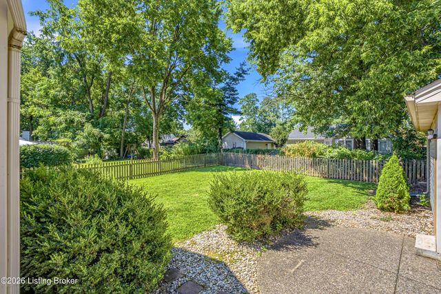 11508 Carriage Rest Ct, Louisville, KY 40243