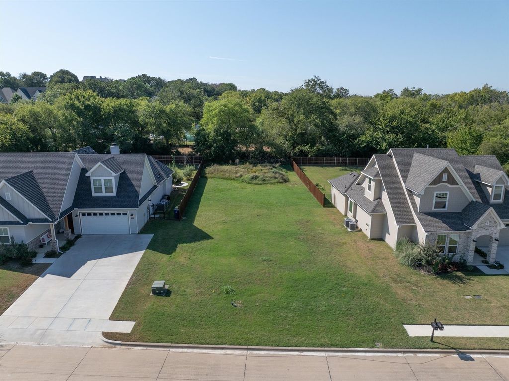 208 Village Way, Argyle, TX 76226 — exterior