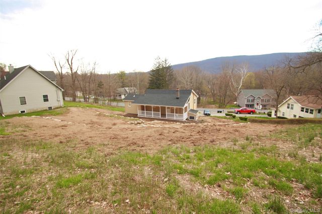 12 Clove Road, Salisbury Mills, NY 12577