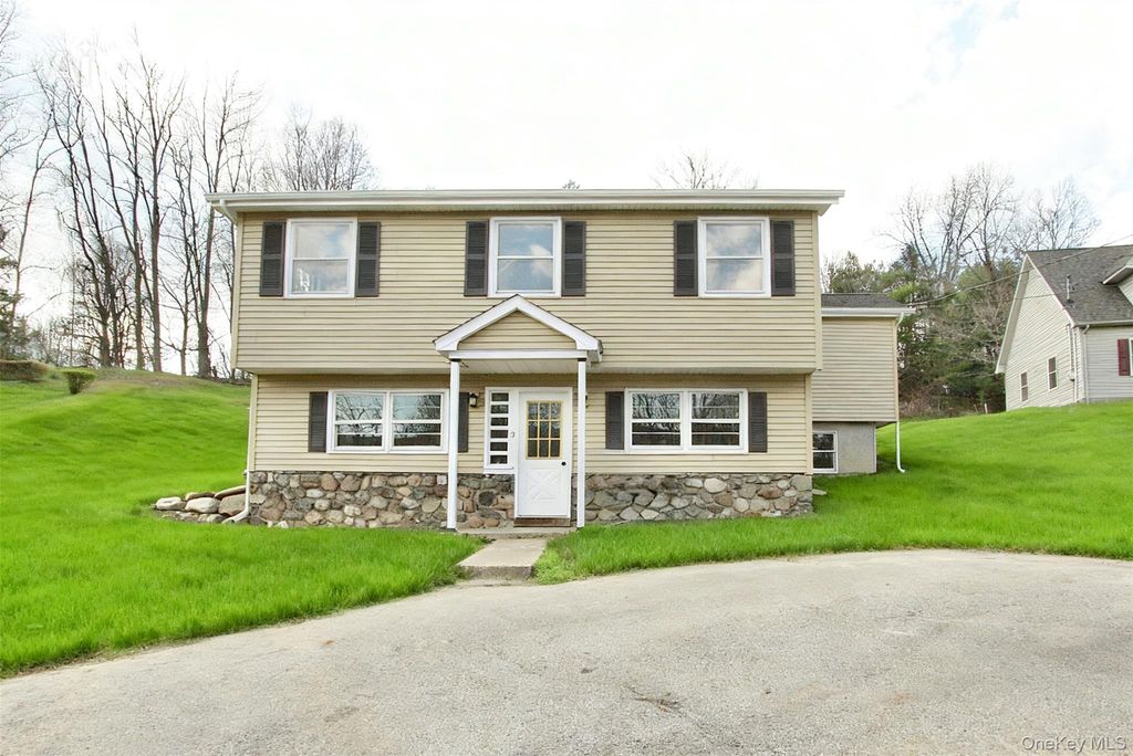 12 Clove Road, Salisbury Mills, NY 12577