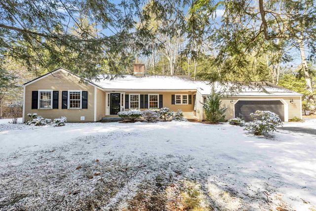 28 Wendover Way, Bedford, NH 03110