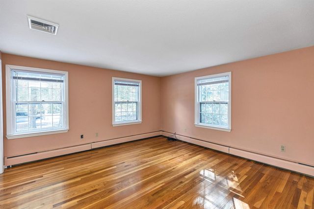 28 Wendover Way, Bedford, NH 03110