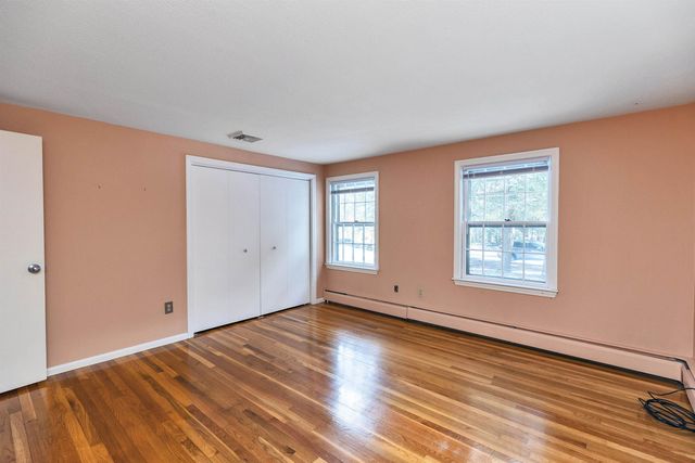 28 Wendover Way, Bedford, NH 03110