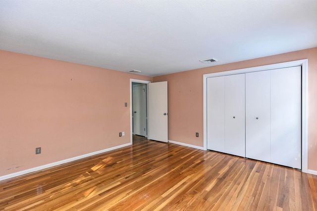 28 Wendover Way, Bedford, NH 03110