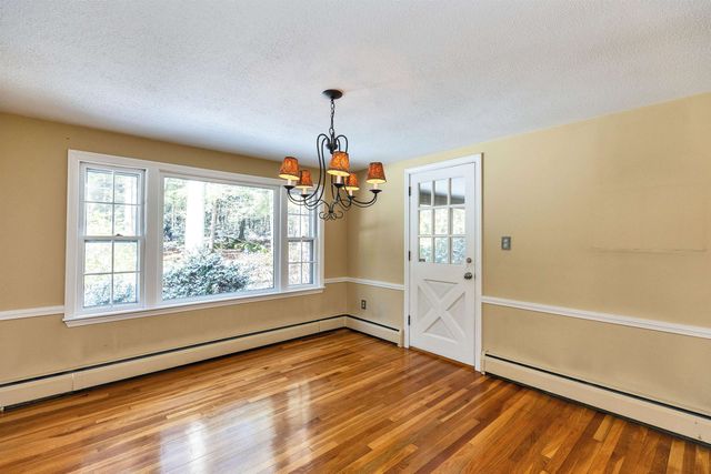 28 Wendover Way, Bedford, NH 03110