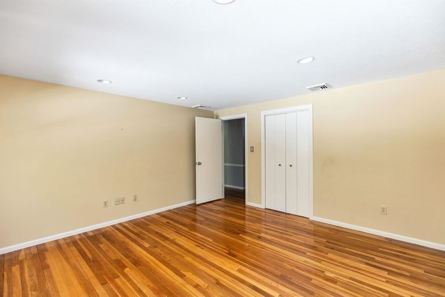 28 Wendover Way, Bedford, NH 03110