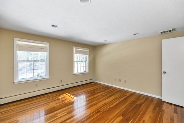 28 Wendover Way, Bedford, NH 03110