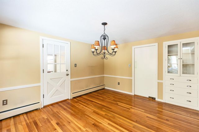 28 Wendover Way, Bedford, NH 03110