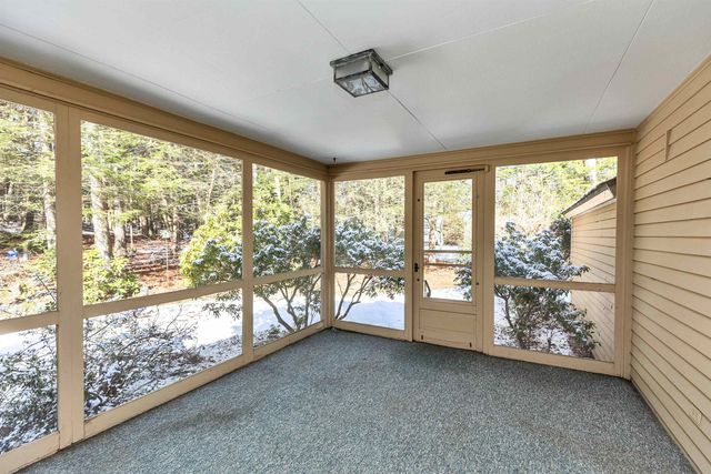 28 Wendover Way, Bedford, NH 03110