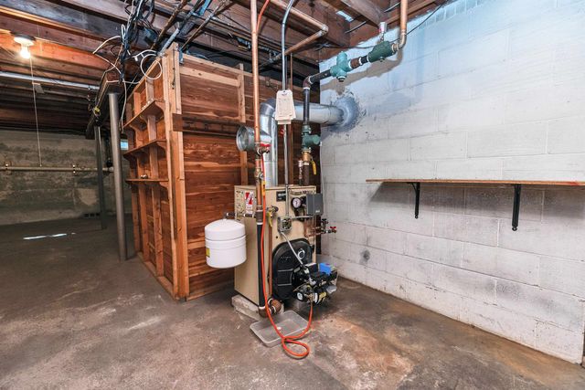 28 Wendover Way, Bedford, NH 03110