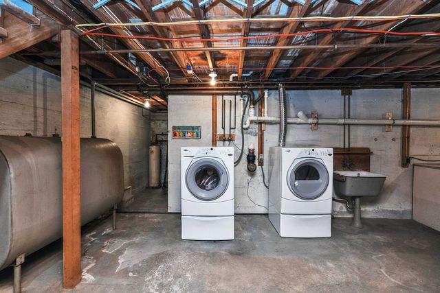 28 Wendover Way, Bedford, NH 03110