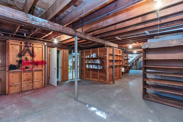 28 Wendover Way, Bedford, NH 03110