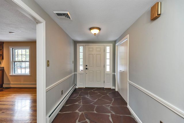 28 Wendover Way, Bedford, NH 03110