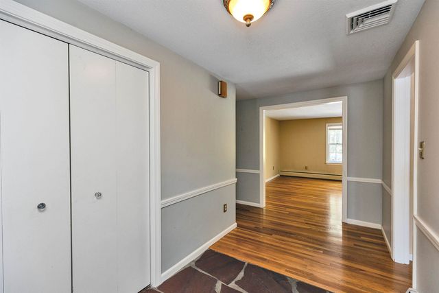 28 Wendover Way, Bedford, NH 03110