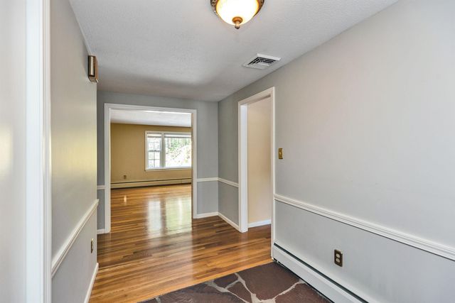 28 Wendover Way, Bedford, NH 03110