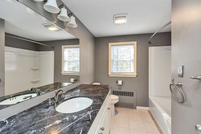 28 Wendover Way, Bedford, NH 03110