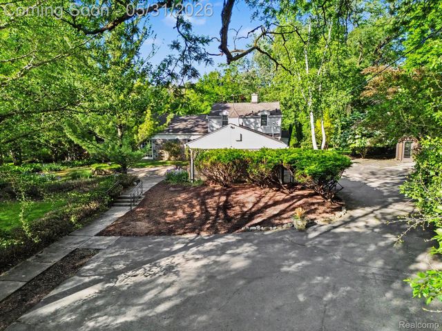 26580 Wellington Road, Franklin Village, MI 48025