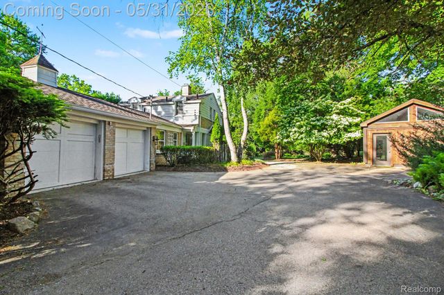 26580 Wellington Road, Franklin Village, MI 48025