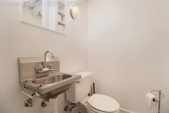 26580 Wellington Road, Franklin Village, MI 48025