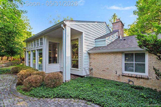 26580 Wellington Road, Franklin Village, MI 48025