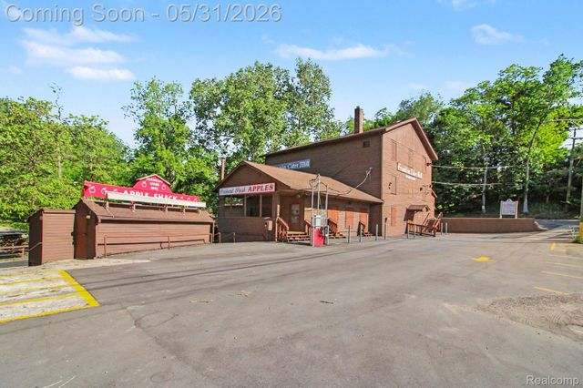 26580 Wellington Road, Franklin Village, MI 48025