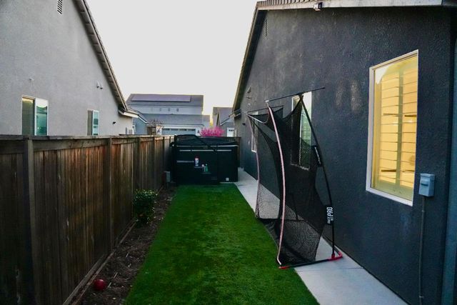 2031 N Osmun Avenue, Clovis, CA 93619