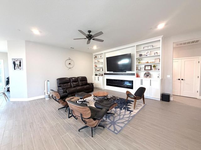 2031 N Osmun Avenue, Clovis, CA 93619