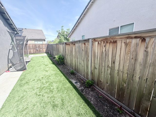 2031 N Osmun Avenue, Clovis, CA 93619