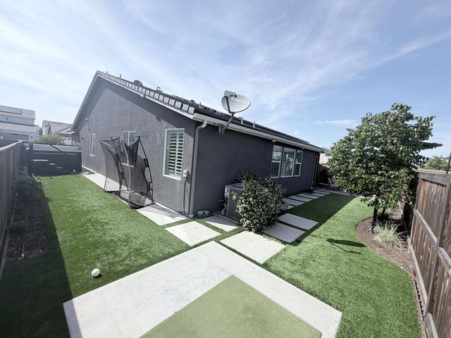 2031 N Osmun Avenue, Clovis, CA 93619