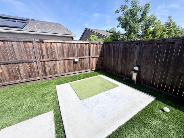 2031 N Osmun Avenue, Clovis, CA 93619