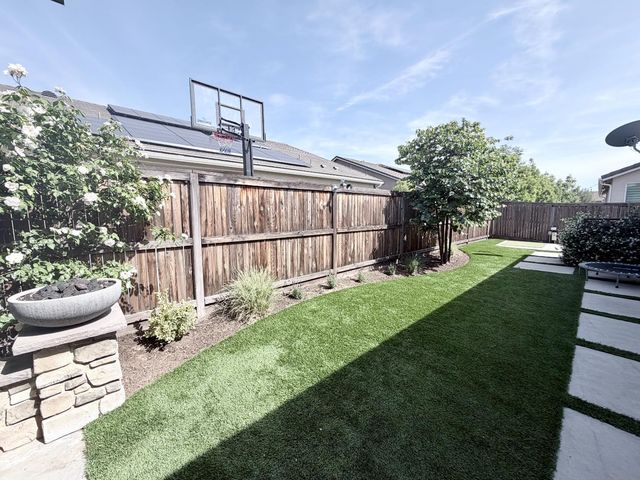 2031 N Osmun Avenue, Clovis, CA 93619