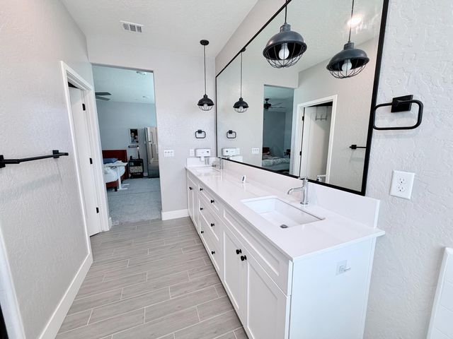 2031 N Osmun Avenue, Clovis, CA 93619