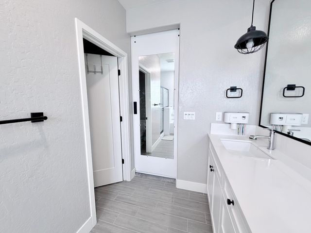 2031 N Osmun Avenue, Clovis, CA 93619