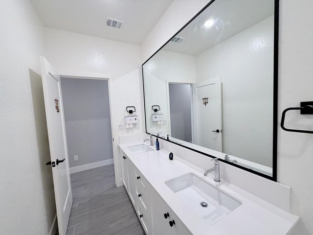 2031 N Osmun Avenue, Clovis, CA 93619