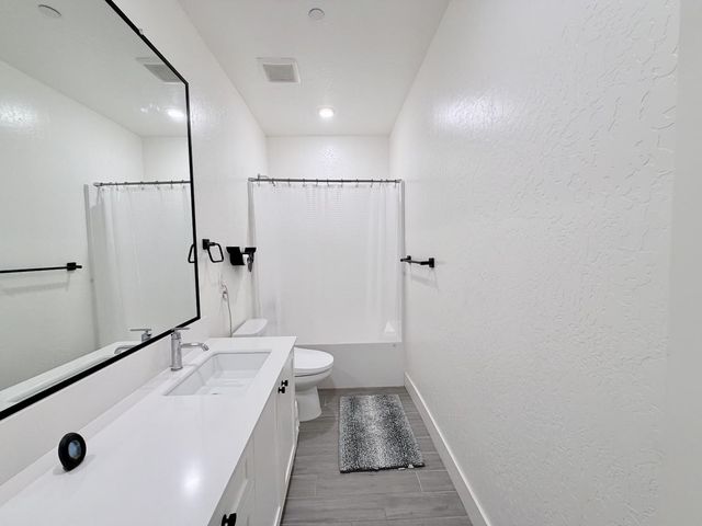 2031 N Osmun Avenue, Clovis, CA 93619