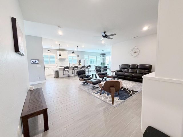 2031 N Osmun Avenue, Clovis, CA 93619
