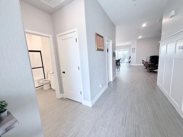 2031 N Osmun Avenue, Clovis, CA 93619