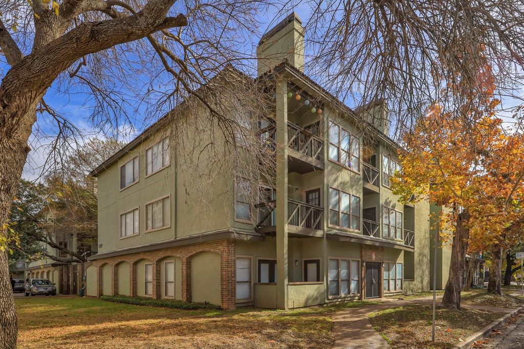 807 W 25th ST 104, Austin, TX 78705