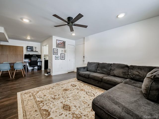 4905 Crooks A2 Road, Royal Oak, MI 48073