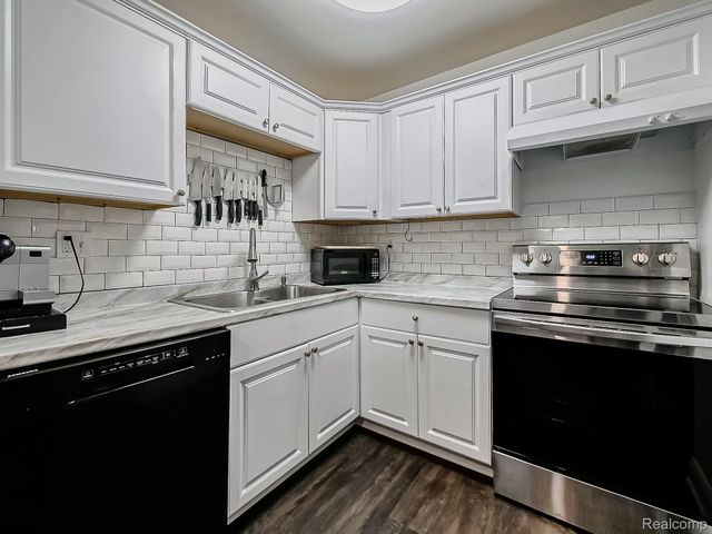 4905 Crooks A2 Road, Royal Oak, MI 48073