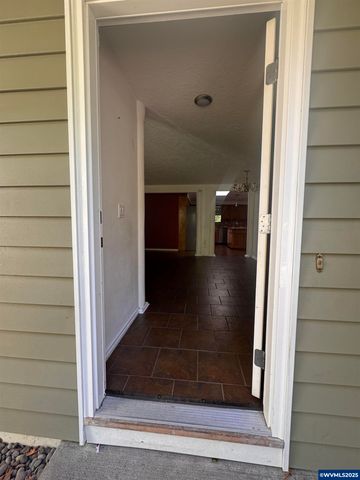 2286 Greentree Dr NE, Salem, OR 97305