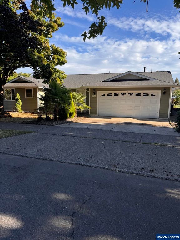 2286 Greentree Dr NE, Salem, OR 97305
