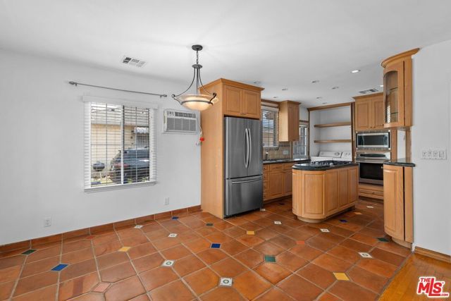 7024 Kittyhawk Avenue, Los Angeles, CA 90045